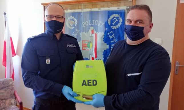 Komenda Miejska Policji w Suwałkach ma defibrylator zewnętrzny (AED)
