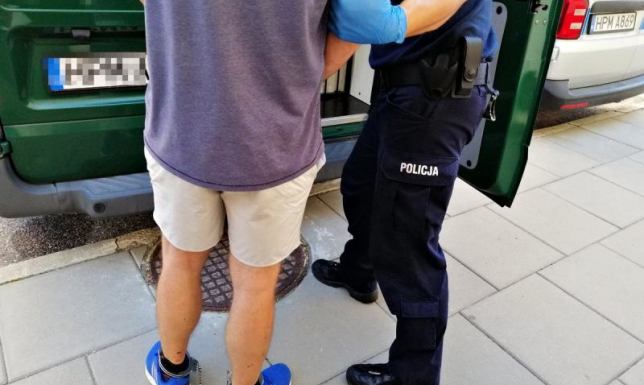 Znęcał się nad najbliższym, wpadł z narkotykami Kilka tysięcy działek dilerskich przejęli policjanci z Suwałk