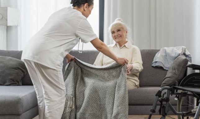 Opiekunka osoby starszej - kto nadaje się do takiej pracy? Opiekunka osoby starszej - kto nadaje się do takiej pracy?