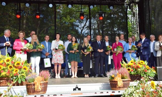 Święto Polonów na terenie Zespołu Szkół w Dowspudzie