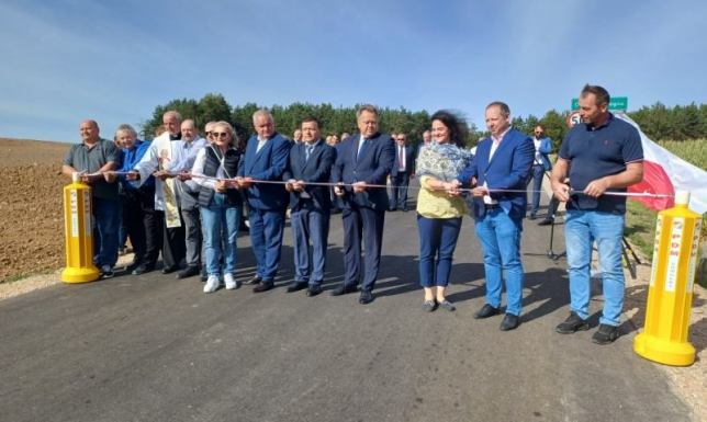 Nowe drogi w Gminie Jeleniewo Otwarcie drogi gminnej Czerwone Bagno-Szurpiły i drogi we wsi Okrągłe