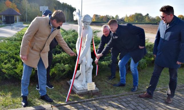 Rzeźba Dyskobola stanęła w Alei Olimpijczyków w Szelmencie Pierwsza figura pojawiła się w Alei Olimpijczyków i Mistrzów Sportu