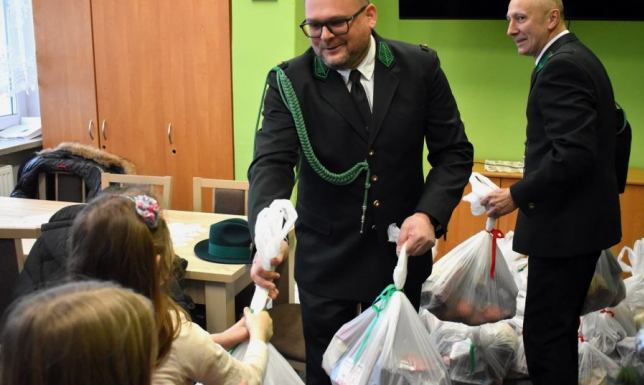 „Myśliwska paczka” to świąteczna akcja Koła Łowieckiego „Szarak”