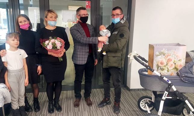 Wyprawka dla pierwszego narodzonego w tym roku w gminie Suwałki dziecka