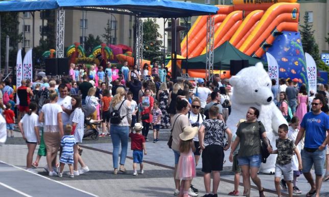 Artystyczne Podwórko na placu przed Suwalskim Ośrodkiem Kultury