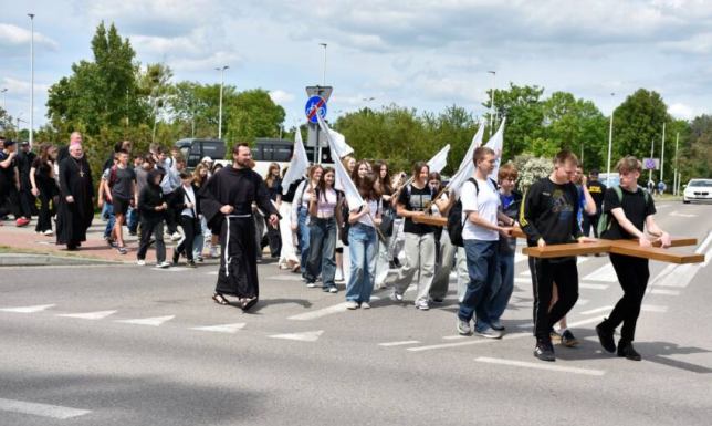 Ponad 2000 młodych ludzi zgromadziło się w środę (28.05) w Suwałkach,