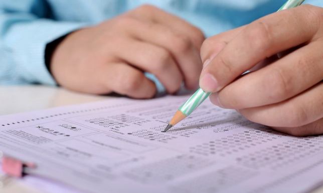 Ósmoklasiści przystąpili do próbnych egzaminów Egzamin ósmoklasisty Język polski