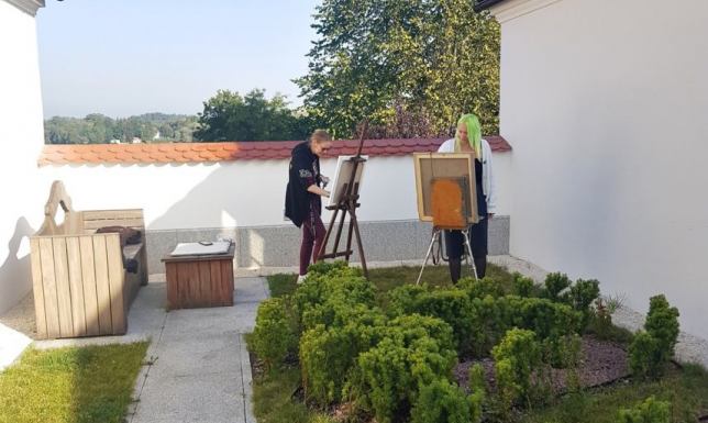 Wernisaż jest podsumowaniem pleneru malarskiego, zapoczątkowanego przez Andrzeja Strumiłłę