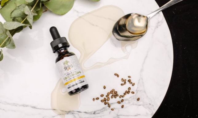 Olejek konopny CBD - zdrowy suplement naturalnych kannabinoidów Olejek konopny CBD - zdrowy suplement naturalnych kannabinoidów