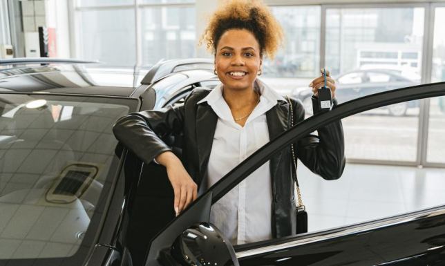 Auto z salonu – na co zwrócić uwagę podczas wyboru?