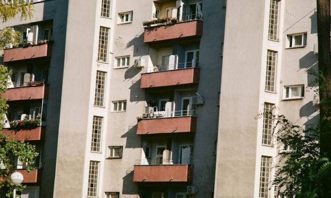 Sprzedaż mieszkania z świadectwem: co musi dostać kupujący, w jakim momencie i jakie są konsekwencje braku dokumentu. Sprzedaż mieszkania z świadectwem: co musi dostać kupujący, w jakim momencie i jakie są konsekwencje braku dokumentu.