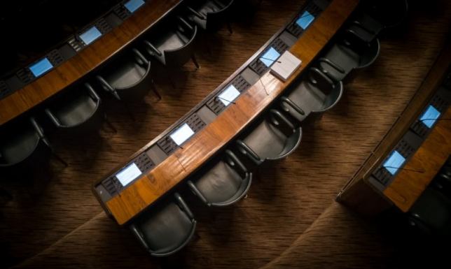 Aktualne sondaże wyborcze w Polsce. Najnowsze dane i analiza