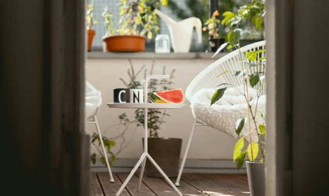 Oświetlenie na małym balkonie – jakich lamp użyć?