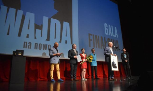 Podwójne zaproszenie na otwarcie Festiwalu Filmowego Wajda na Nowo