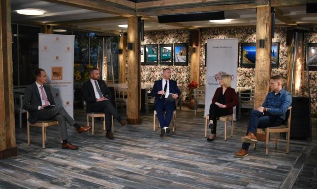 Debata na temat działalności punktów gastronomicznych