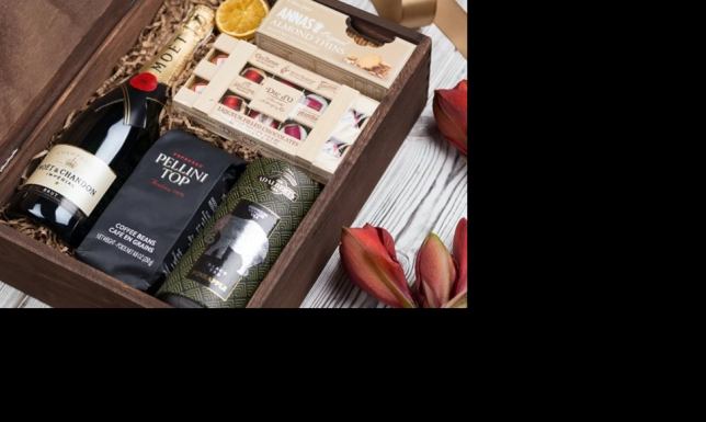 5 pomysłów na elegancki prezent na 50 rocznicę ślubu 