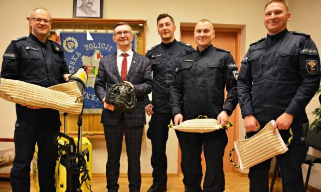 Gmina Suwałki przekazała 12 tysięcy złotych Komendzie Policji w Suwałkach