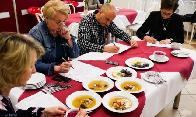 Kulinarne zmagania w Centrum Kształcenia Rolniczego w Suwałkach „Gotuj z klasą”. Kulinarne zmagania w Suwałkach