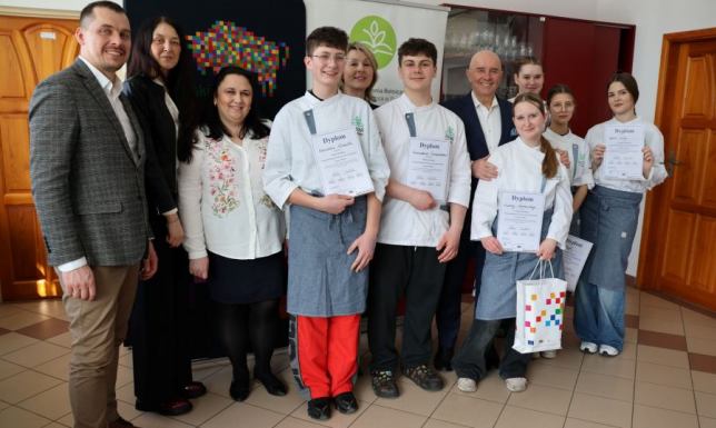 zwycięzcy kulinarnego turnieju na etapie szkolnym