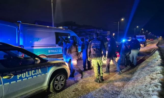 zatrzymali obywatela Ukrainy, który przewoził trzech cudzoziemców