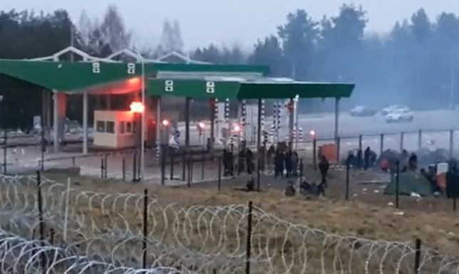 Szturm na granicę nie słabnie