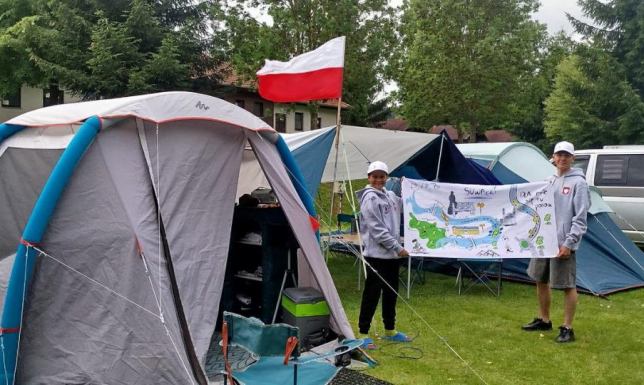 Miłosz Lachowski i Tomasz Kowalewski, zawodnicy Uczniowskiego Klubu Żeglarskiego