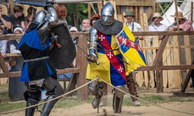 Grupa rekonstrukcyjna poszukuje członków  Grupa zajmuje się odtwórstwem okresu XIV i XIV wieku europejskiej kultury materialnej i niematerialnej