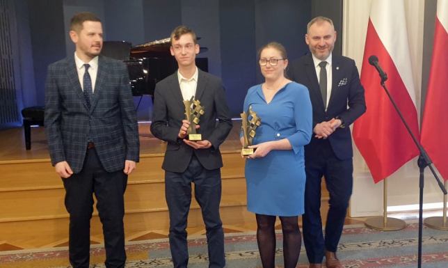 Suwalski Szachista Michał Racis z nagrodą Hetman