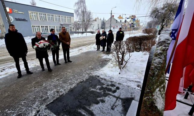 Ofiary Holokaustu upamiętniły we wtorek (27 stycznia) Władze Suwałk