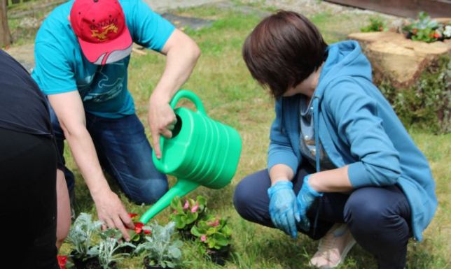 zajęcia w lesie dla podopiecznych Warsztatu Terapii Zajęciowej z Sejn