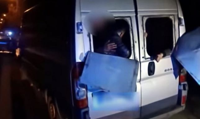 37. obywateli Iraku zdemolowało busa