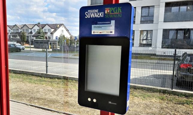 montaż infokiosków zewnętrznych wyposażonych w panel fotowoltaiczny
