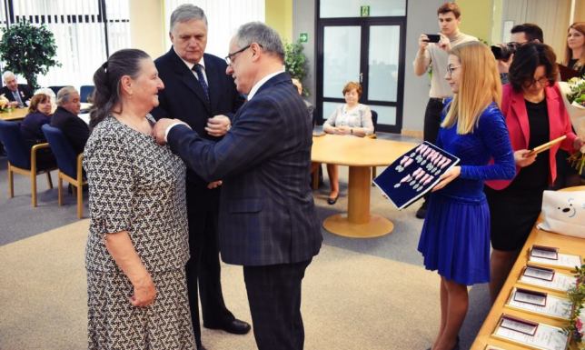 12 par świętujących jubileusz 50-lecia pożycia małżeńskiego