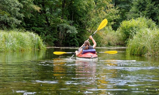 Ciekawa rozrywka dla każdego, czyli spływy kajakowe Czarną Hańczą