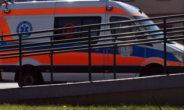 Do szpitala trafiła 10-latka, która wybiegła na ulicę zza samochodu