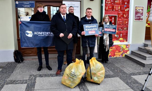 Obowiązkowe kaucje na niemal wszystkie plastikowe butelki