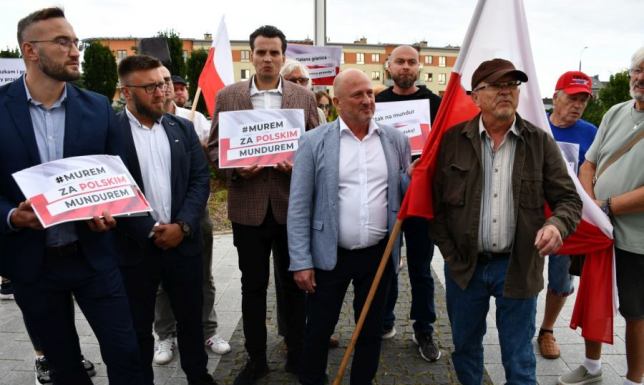 Protest zorganizowali lokalni działacze Konfederacji z Suwałk