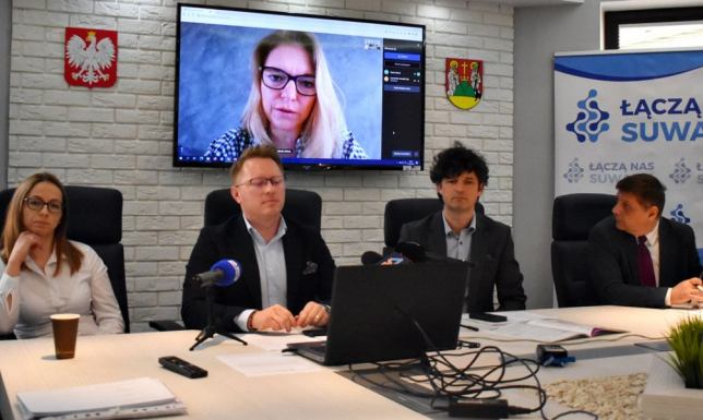 Klub "Łączą nas Suwałki" konferencja prasowa w Ratuszu