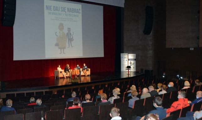 Rozmawiali o bezpieczeństwie seniorów Konferencja dotycząca bezpieczeństwa seniorów w Suwalskim Ośrodku Kultury