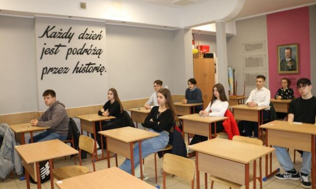 Konkurs wiedzy o Sejmie RP w II LO konkurs wiedzy o Sejmie Rzeczypospolitej Polskiej w II Liceum Ogólnokształcącym