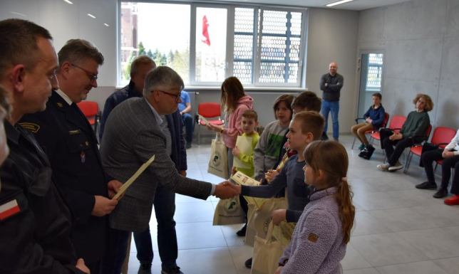 Ogólnopolski Turniej Wiedzy Pożarniczej w powiecie suwalskim ,Młodzież Zapobiega Pożarom’’, konkurs w Straży Pożarnej w Suwałkach