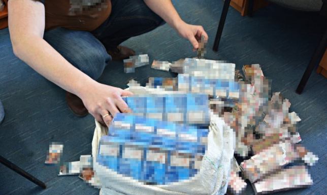 Mundurowi przejęli ponad 1000 paczek papierosów bez polskich znaków skarbowych