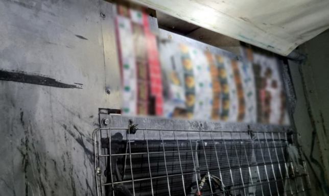 Blisko 3500 paczek przemycanych papierosów przechwycili funkcjonariusze KAS