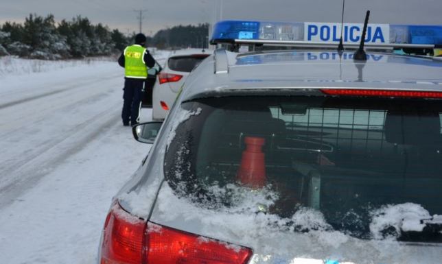 Obywatel Mołdawii przewoził osobówką 11 osób 36-latek w osobowej toyocie przewoził 11 osób