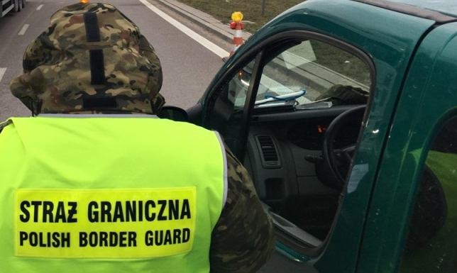 Obywatele Jemenu i Somalii nielegalnie przekroczyli granicę Trzech mężczyzn nielegalnie przekroczyło granicę polsko-litewską