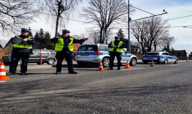 Mandaty i pouczenia za przemieszczanie się osób Mandaty i pouczenia za przemieszczanie się osób