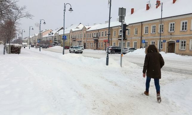 intensywne opady śniegu, zawieje i zamiecie śnieżne w Suwałkach i powiecie
