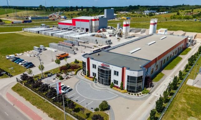 Ekologiczna produkcja przy wsparciu unijnym. Świecące po zmroku kostki z Grajewa