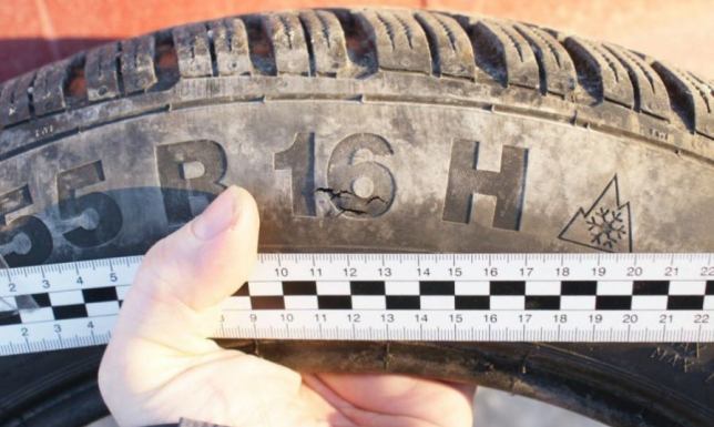 Przebijają opony i okradają wnętrza samochodów  Kradzieże samochodowe metodą "na oponę"