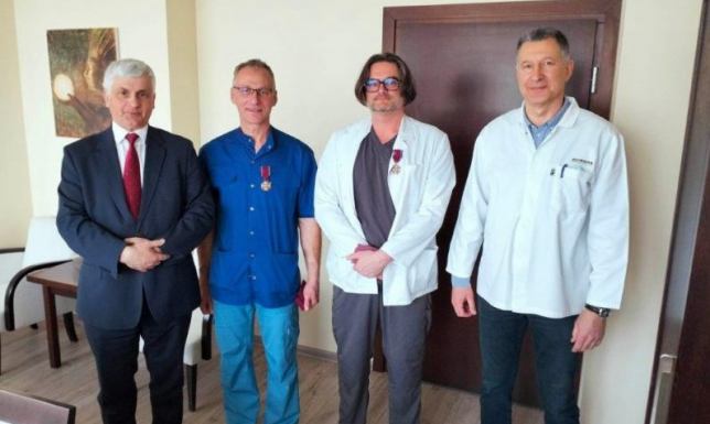 Bohdan Paszkowski odznaczył Brązowymi Krzyżami Zasługi lekarzy
